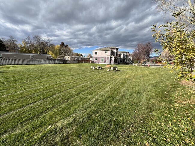 Building Photo - 813 N 15th Ave