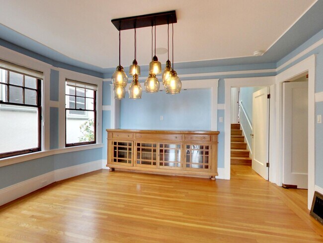 Building Photo - Stunning 4BR/3BA Home with Office, Laundry...