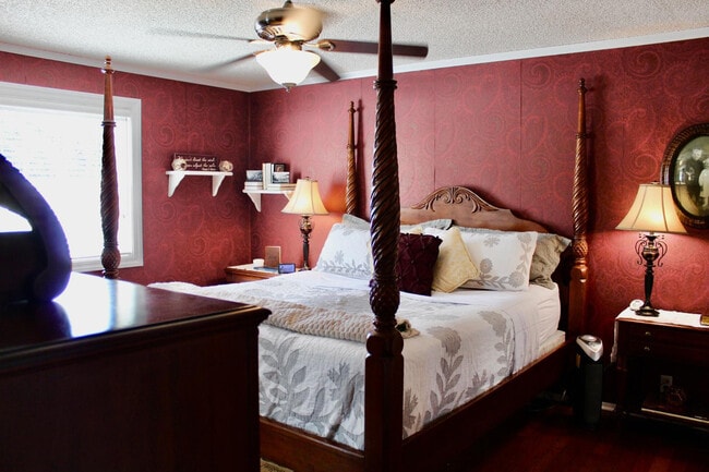 Building Photo - 2041 E Gary Cir