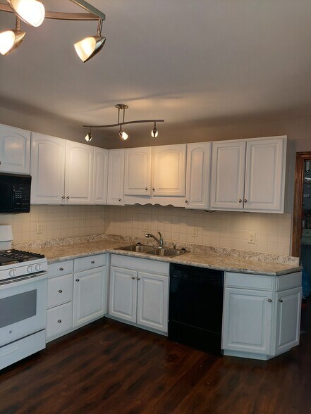 Kitchen pic 3 - 7413 Jupiter Ct