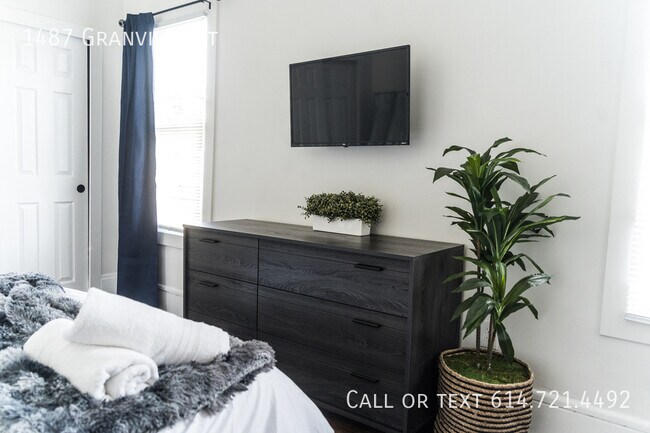 Building Photo - 1487 Granville St