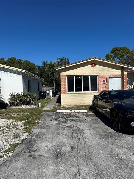 Building Photo - 205 SE 22nd St