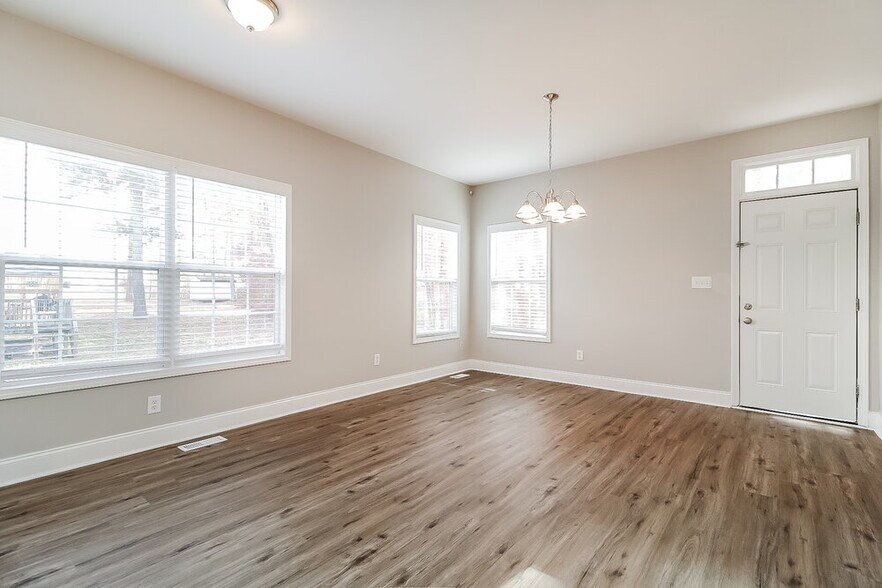 Building Photo - 1320 Ujamaa Dr
