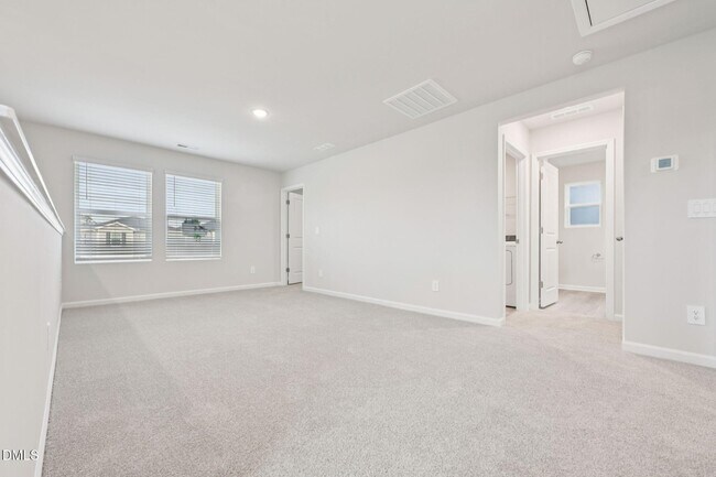 Building Photo - 5 and A Loft single family for sale