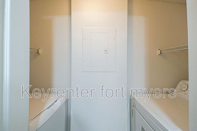 Building Photo - 8861 colonnades Ct W