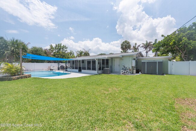 Building Photo - 347 S Lakeside Dr