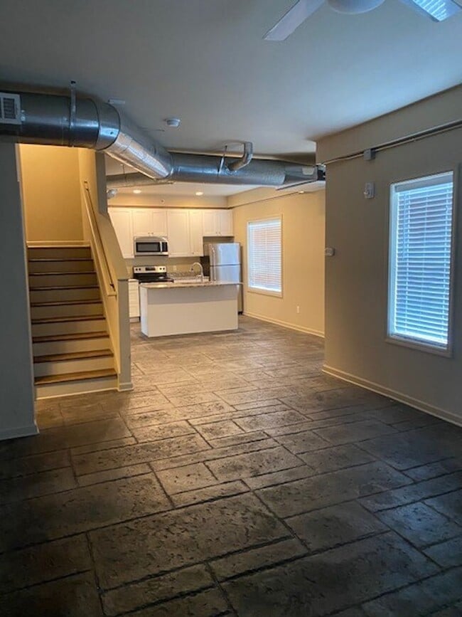 Building Photo - 813 14th Ct