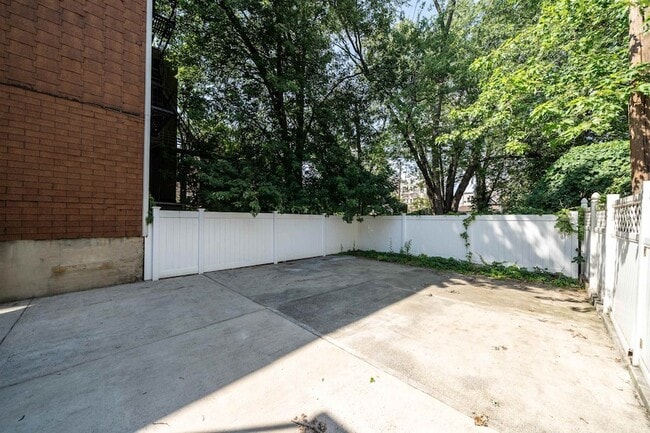 Building Photo - 408 Monastery Pl