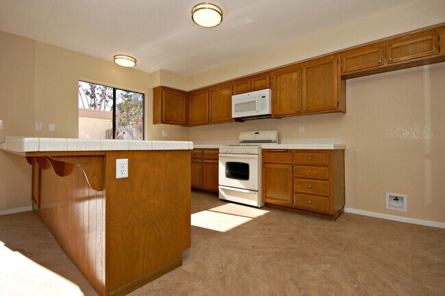 Building Photo - Beautiful 4BR/2.5BA Condo in Tanglewood!!!