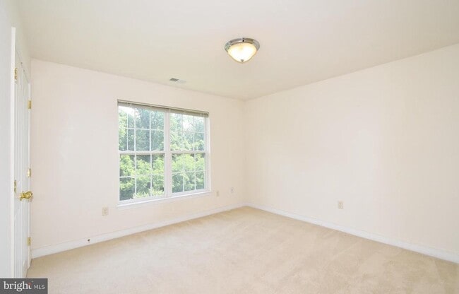 Building Photo - 8223 Edge Hill Ln