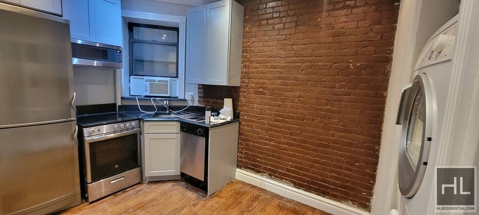 Building Photo - East 13th Street
