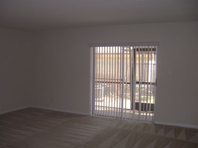 Building Photo - STRATFORD CONVENIENT 1/1 CONDO IN SEMINOLE...