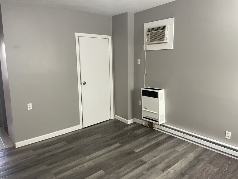 Building Photo - 8 Cheever Ct