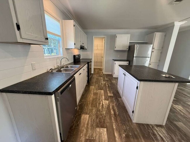 Building Photo - BEAUTIFUL +55 HOA COMMUNITY