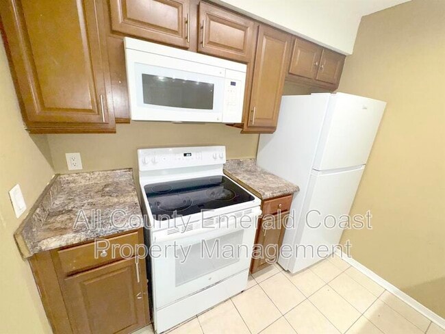 Building Photo - 875 Fairview Dr