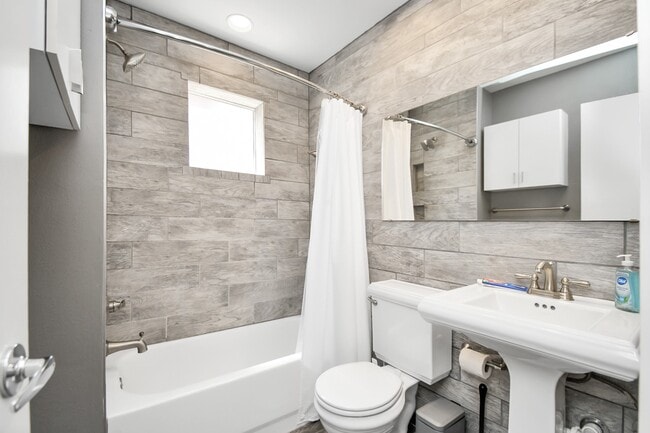 Building Photo - 1806 Drew St