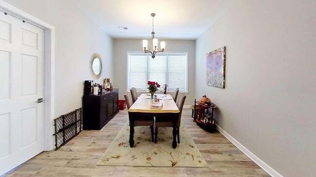 Building Photo - Rehabbed Second Floor Southport Corridor T...