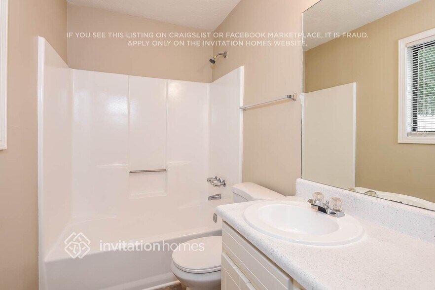 Building Photo - 5252 Station Cir