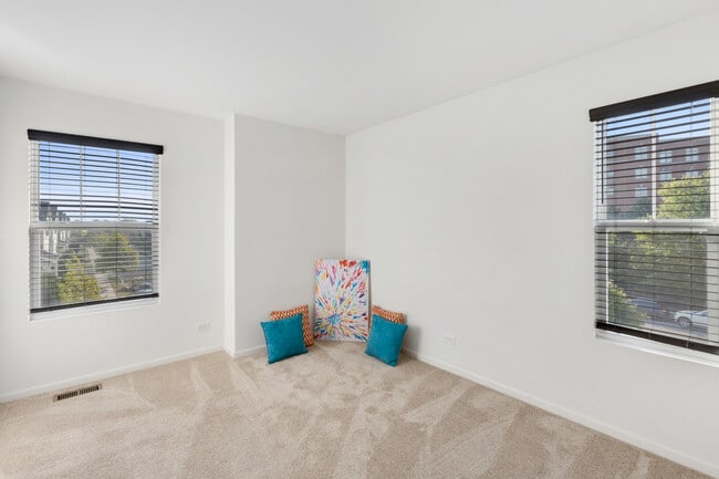 Building Photo - 1108 Evergreen Ave