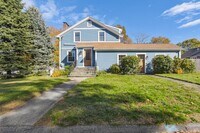 Building Photo - Charming 3-Bedroom in Downtown Niantic