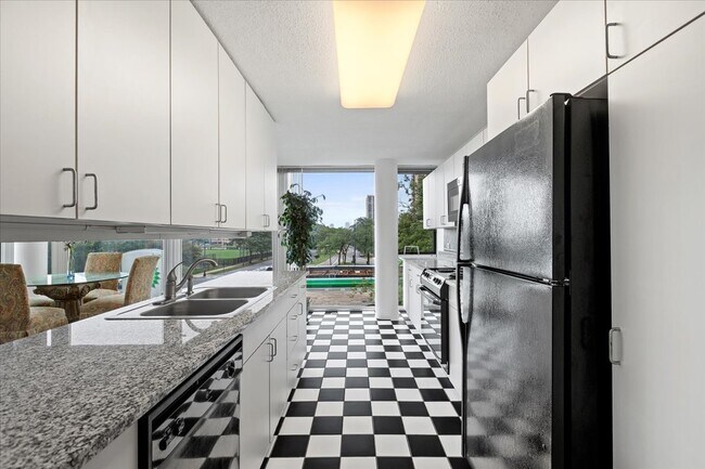 Building Photo - 3115 S Michigan Ave