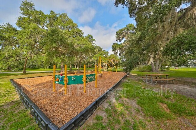 Building Photo - 817 Bannockburn Ave