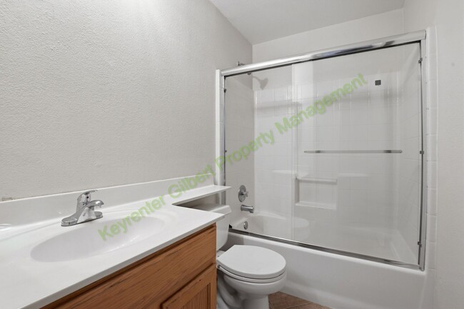 Building Photo - Charming Gilbert Home with Spacious Living & Prime Location