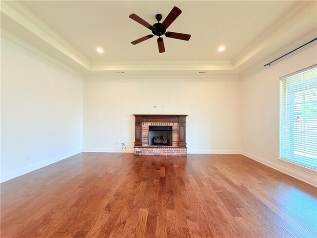 Building Photo - 4201 SW Layton Rd