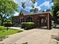 Building Photo - Renovated 3 Bedroom and 2 Bathroom availab...