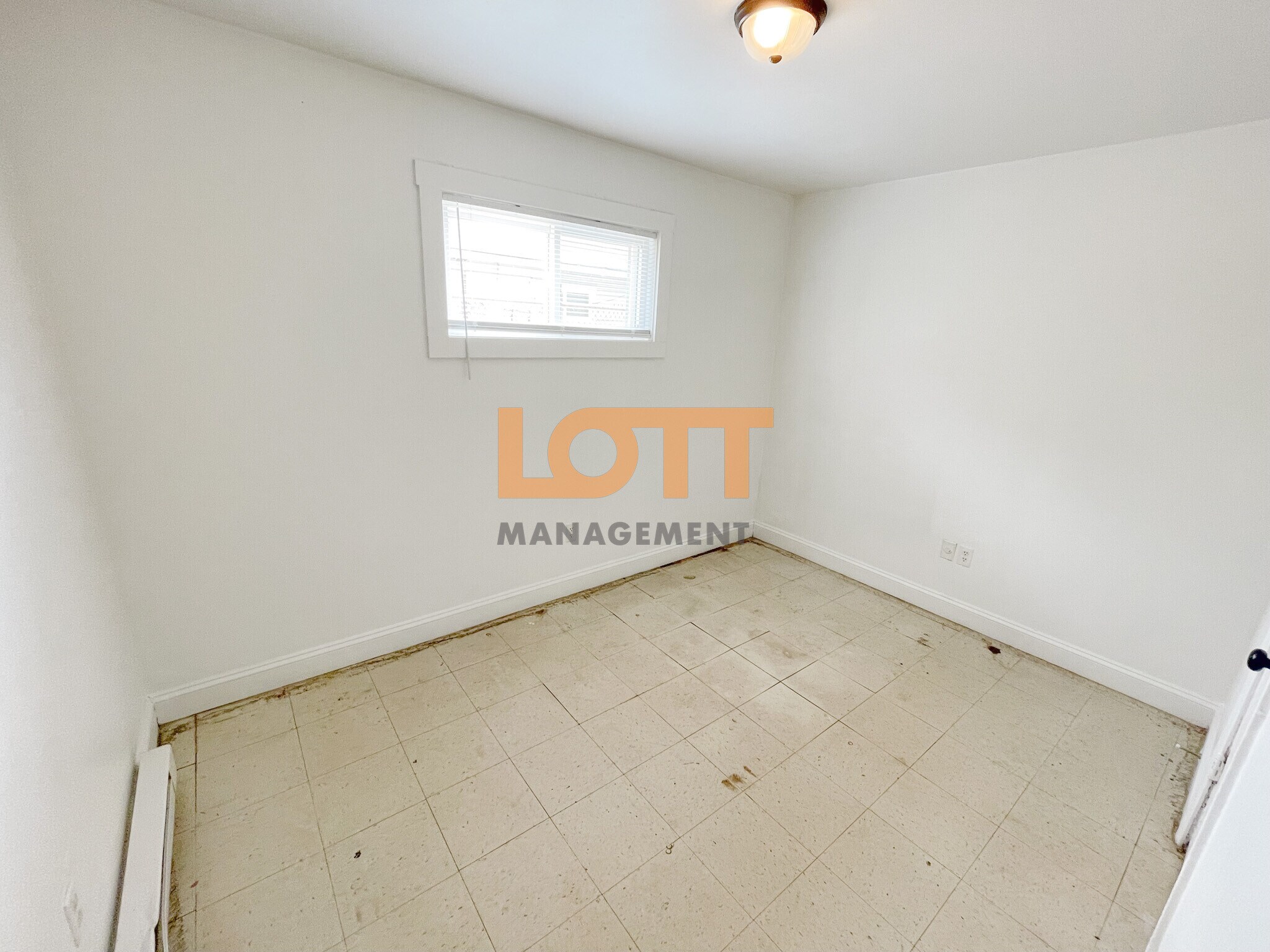 Building Photo - 10 Montis Dr