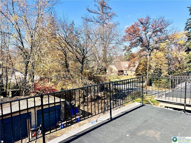 Building Photo - 226 N 13th St