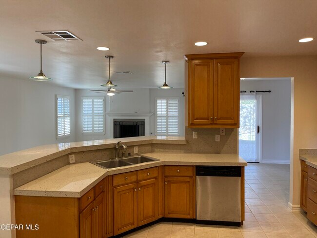 Building Photo - 1601 Charles Owens Dr