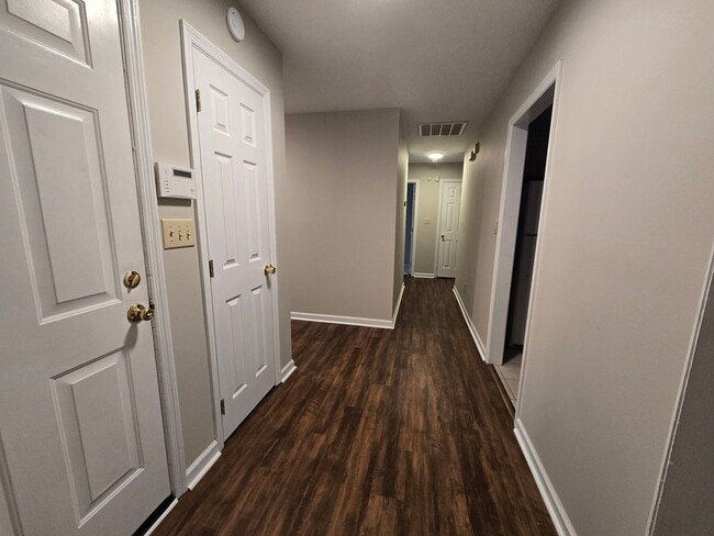 Building Photo - 2904 Rosemeade~Meadowbrook