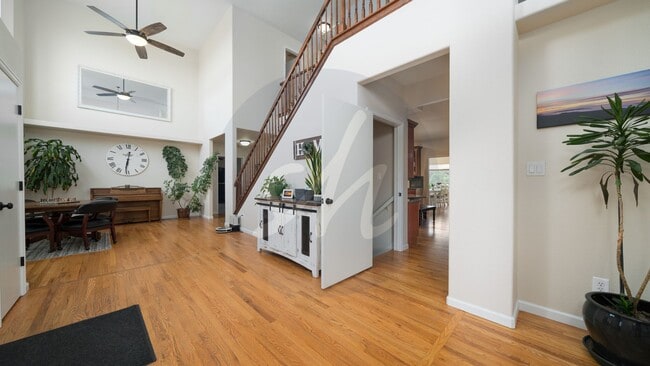 Building Photo - Country Living on 13.5 Acres