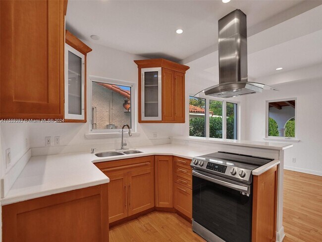 Building Photo - 527 SW 20th Rd