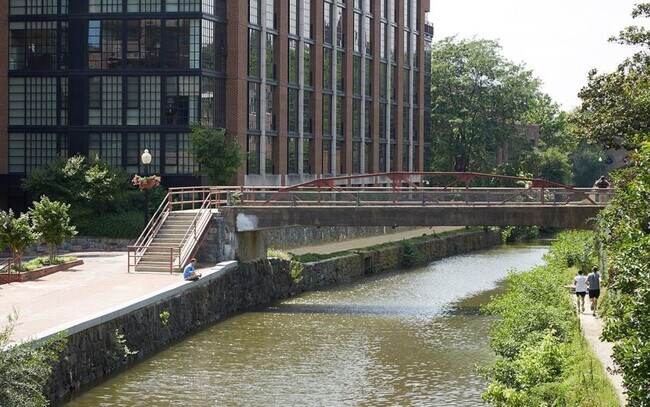 Building Photo - Georgetown Splendor with Garage Parking