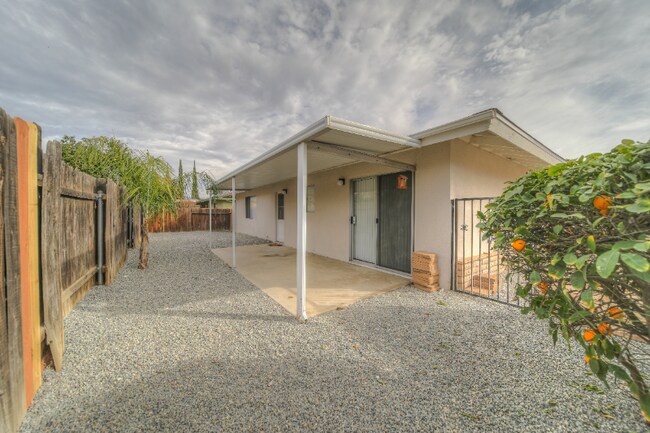 Building Photo - 41084 Beachwood Ave