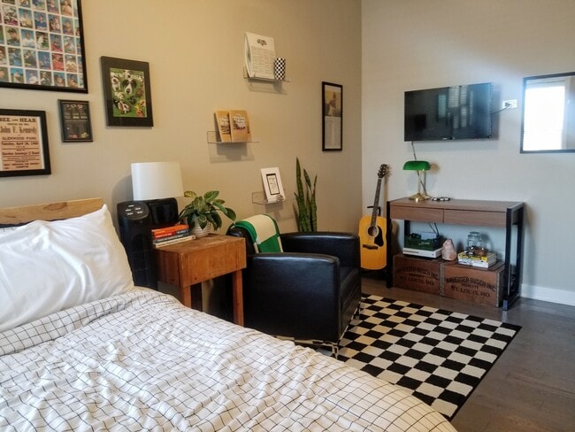 Building Photo - 1409 W Diversey Pkwy