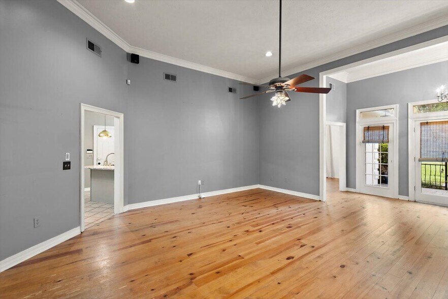 Building Photo - 423 Woodlands Cir