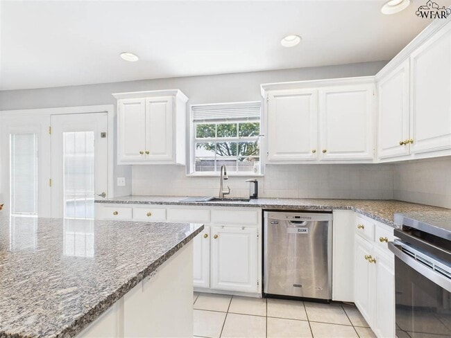 Building Photo - 3504 Rugby Ln