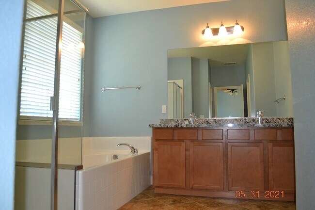 Building Photo - 40 Sturla Way