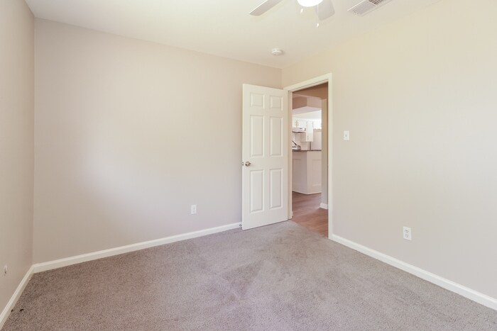 Building Photo - 742 Branding Iron Ln