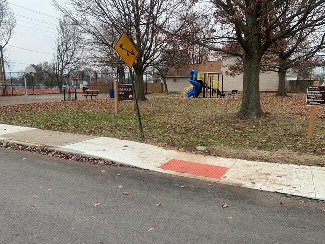 Building Photo - 575 E Kossuth St