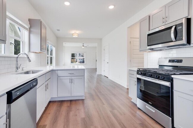 Building Photo - Primary bedroom on main level with bonus l...