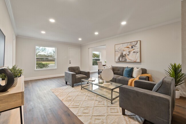 Building Photo - 4816 W Mockingbird Ln