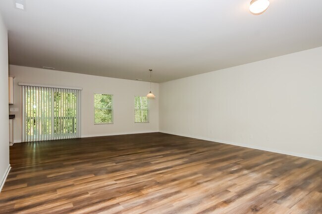 Building Photo - 176 Nottingham Rd