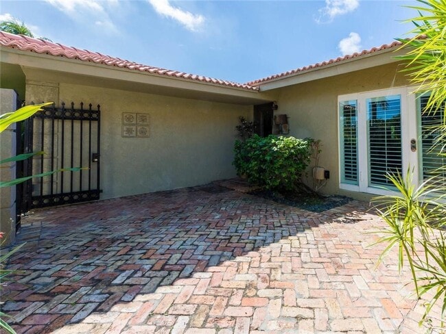 Building Photo - 2319 NE 16th Ave