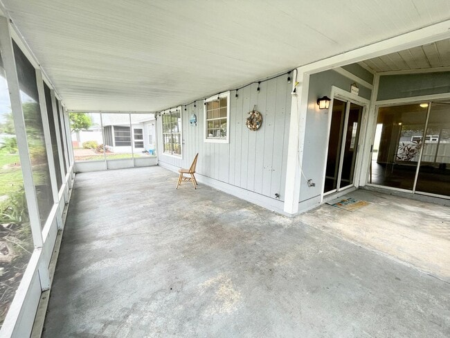 Building Photo - Two bedroom and two bathroom house with ac...