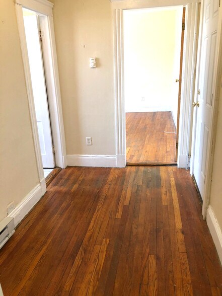 Building Photo - 131 Park Dr