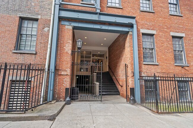 Building Photo - 187 Wayne St